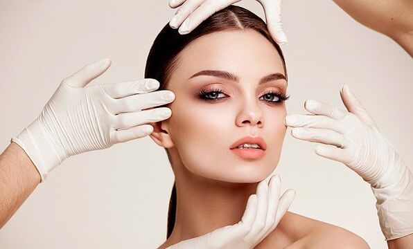 Hands on gloves on the girl's face