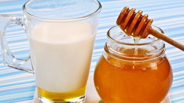 Kefir with honey for renewing the skin of the hands